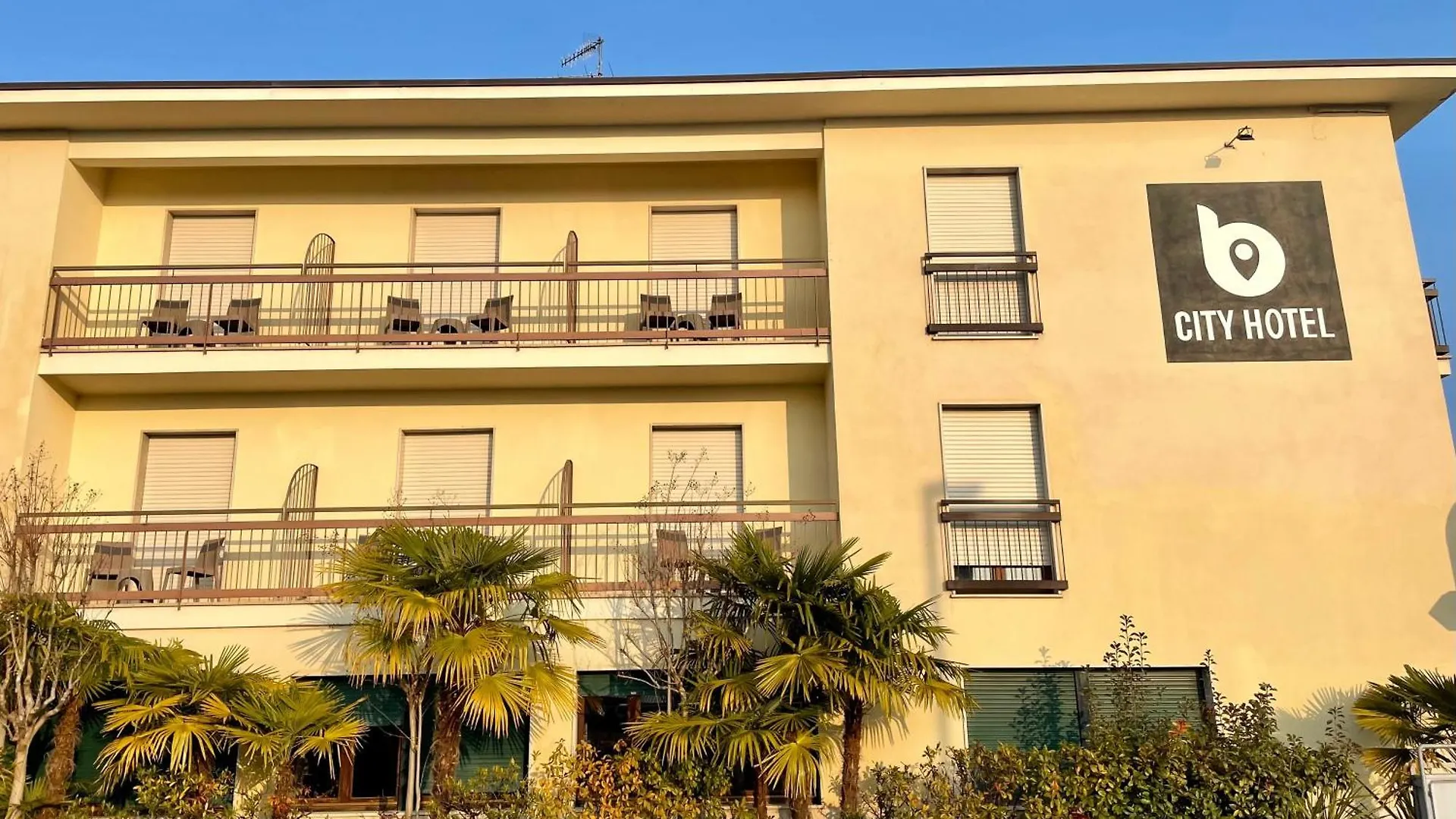 B City Hotel バルドリーノ