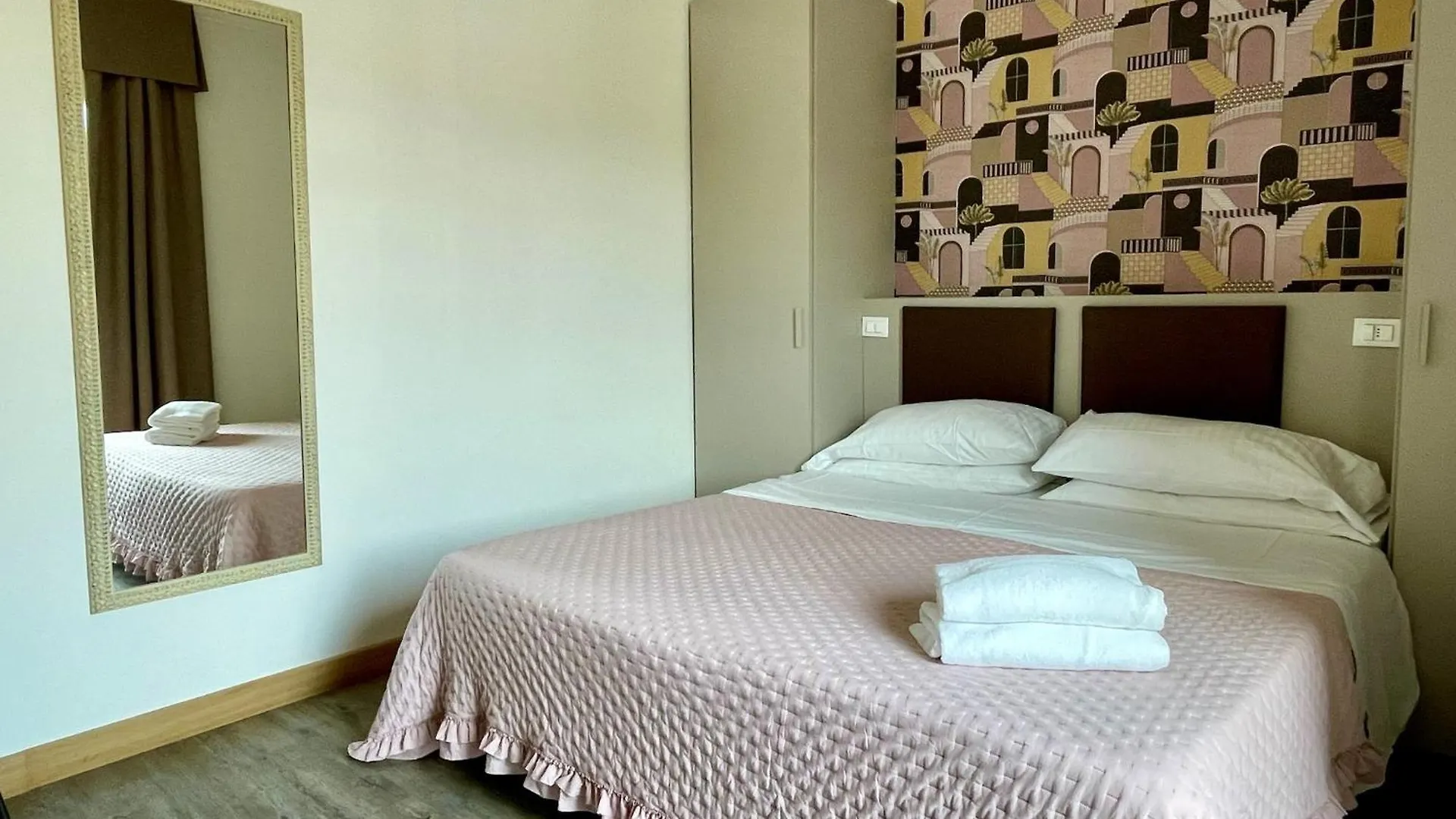 **  B City Hotel Bardolino Itálie