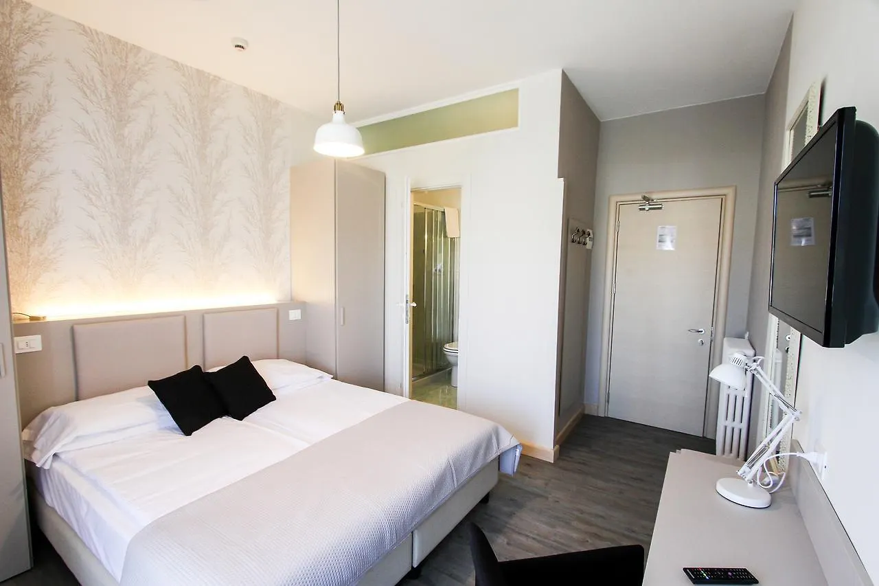 B City Hotel Bardolino 2*,