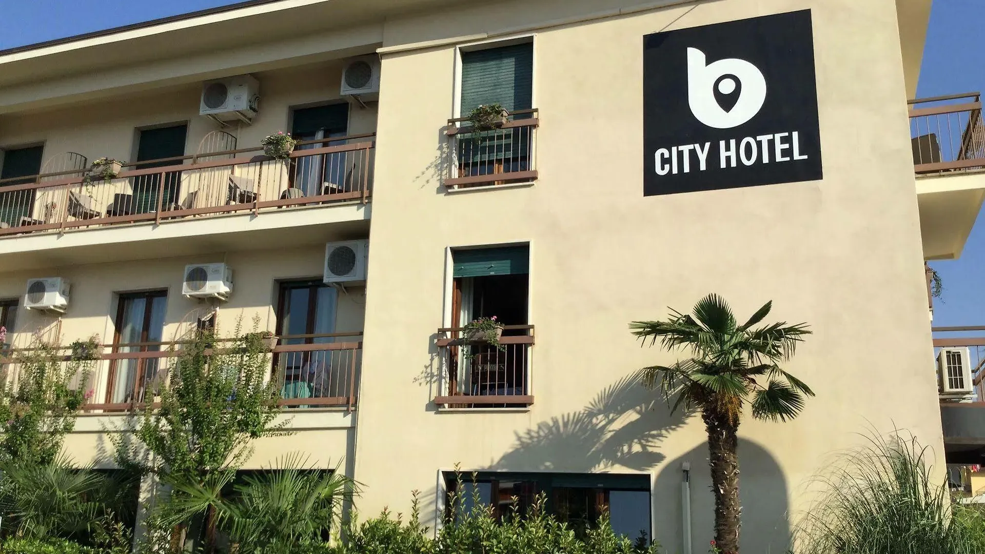 B City Hotel バルドリーノ