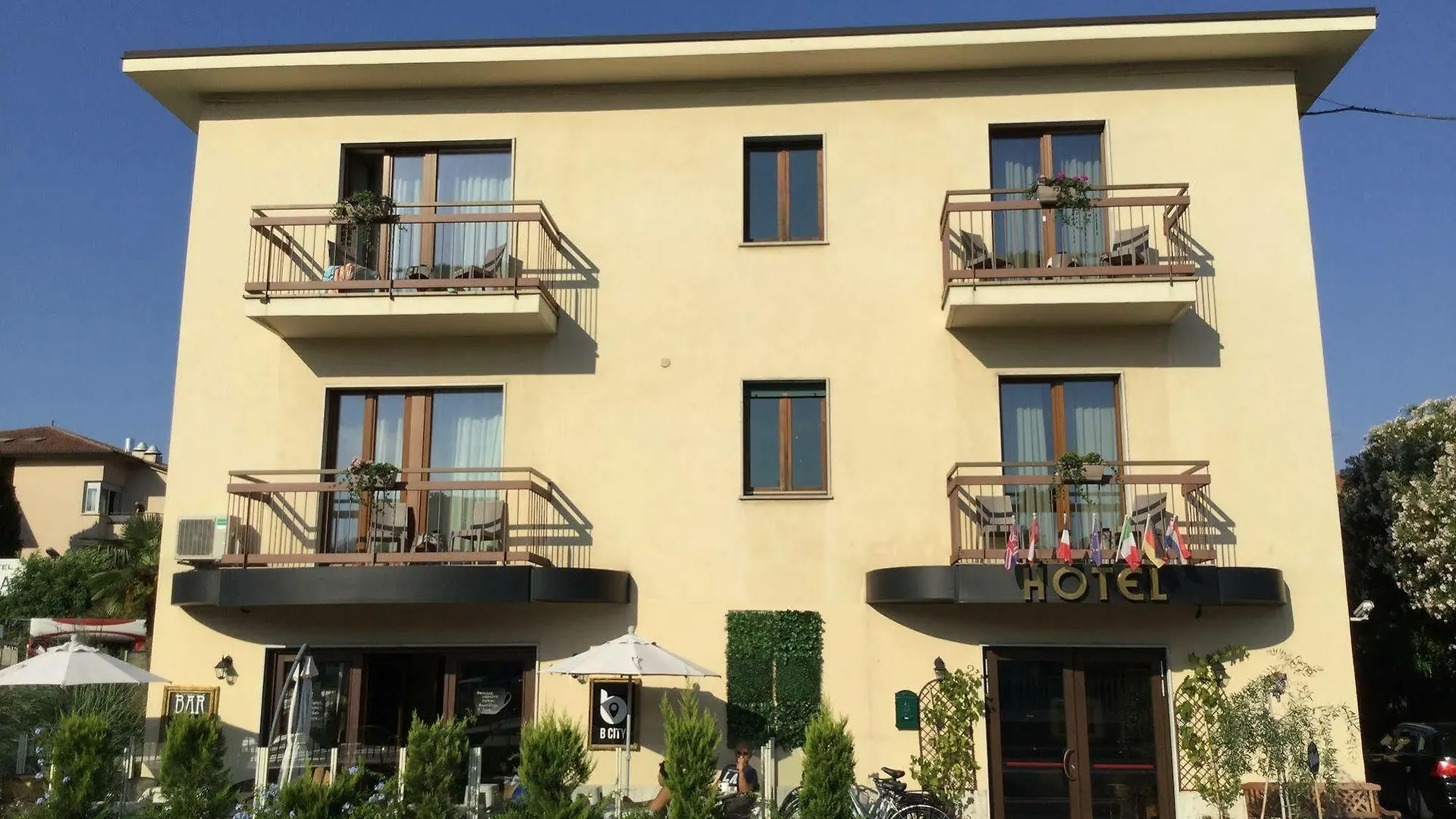 B City Hotel バルドリーノ