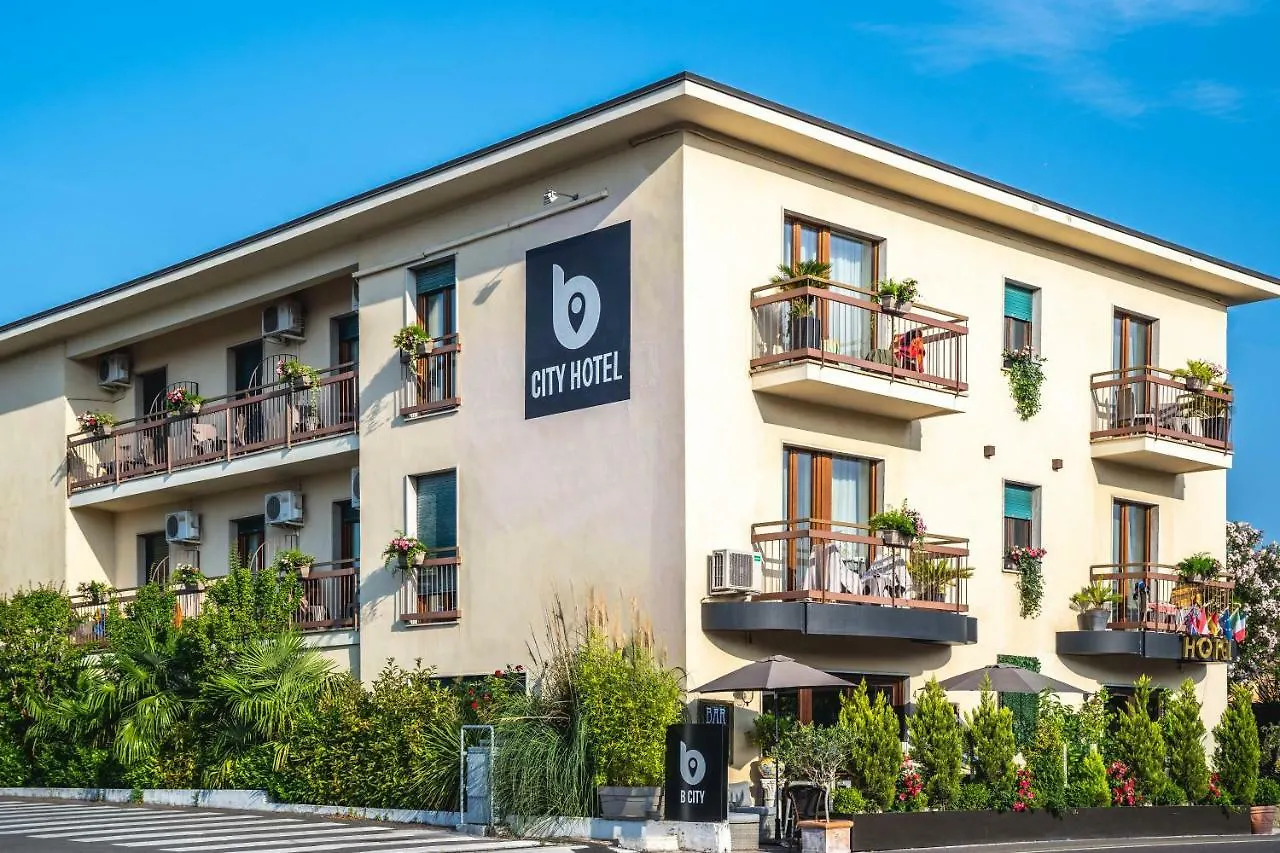 B City Hotel バルドリーノ