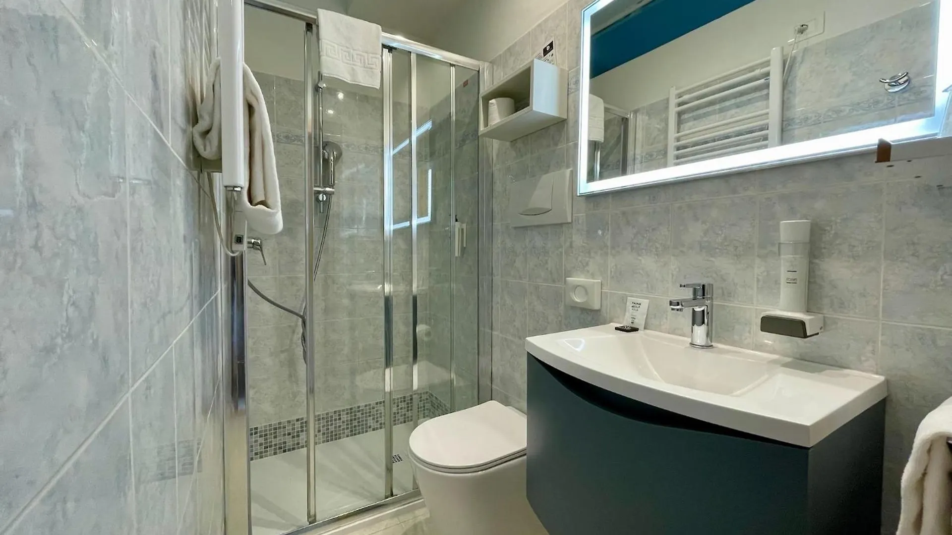 B City Hotel Bardolino 2*,