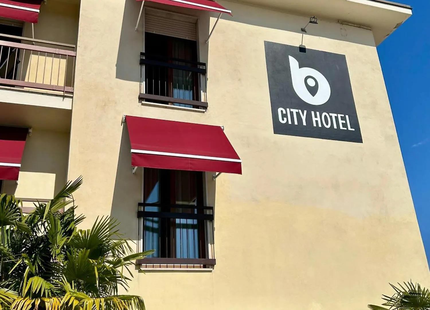 B City Hotel Bardolino 2*,