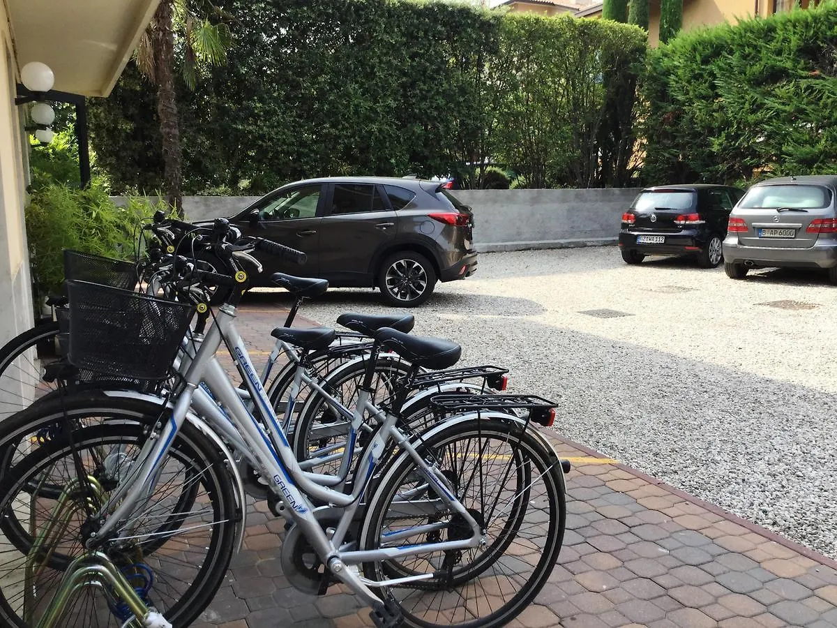 B City Hotel Bardolino 2*,