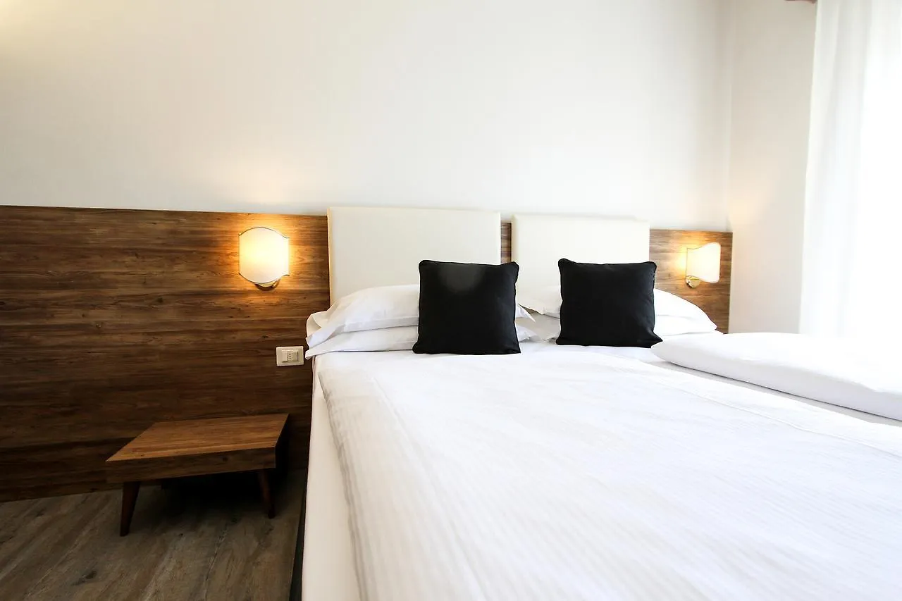**  B City Hotel Bardolino Italien