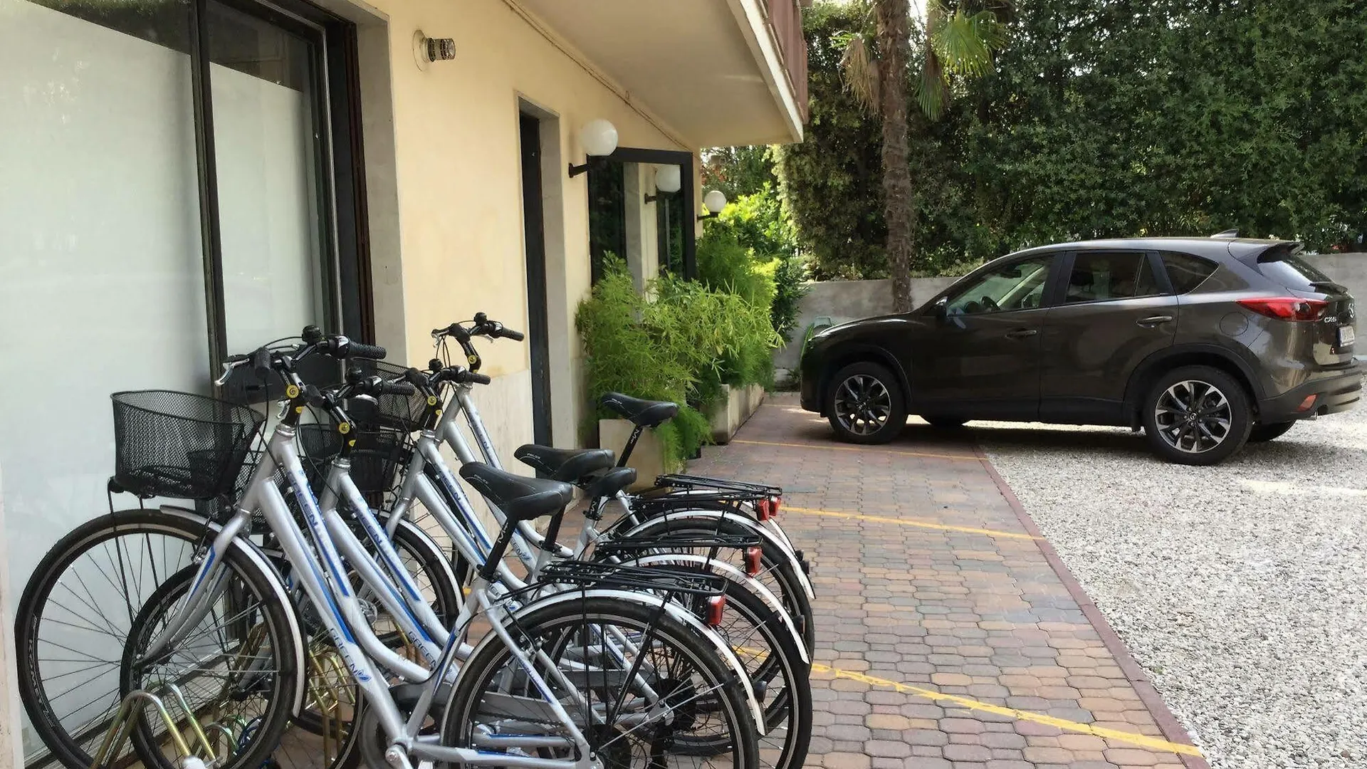 **  B City Hotel Bardolino Italien